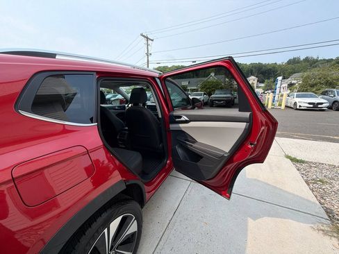 Used 2024 Volkswagen Taos SE w/ Panoramic Sunroof Package AWD/4WD image 37