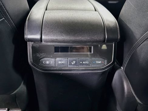 Used 2022 Toyota Highlander XLE AWD/4WD image 22