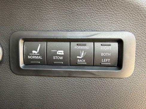 New 2026 Chrysler Pacifica Pinnacle image 22