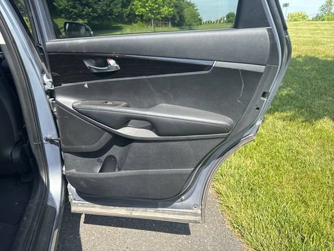 Used 2020 Kia Sorento LX AWD/4WD image 17
