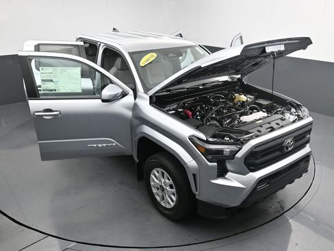 Used 2025 Toyota Tacoma SR5 w/ SR5 Upgrade Package image 29