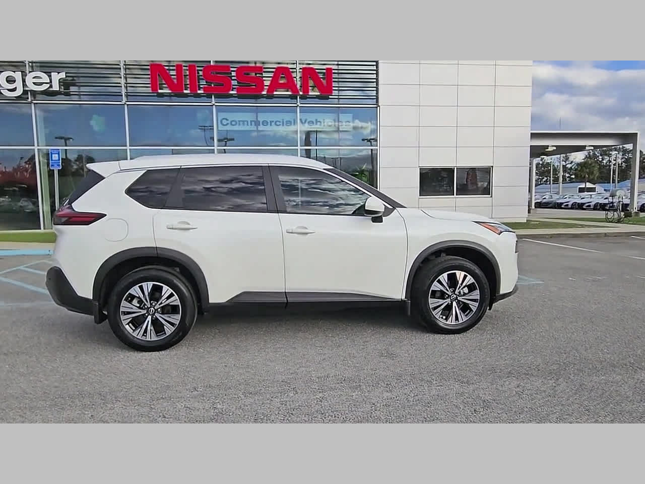 Used 2023 Nissan Rogue SV w/ SV Premium B Package FWD image 36