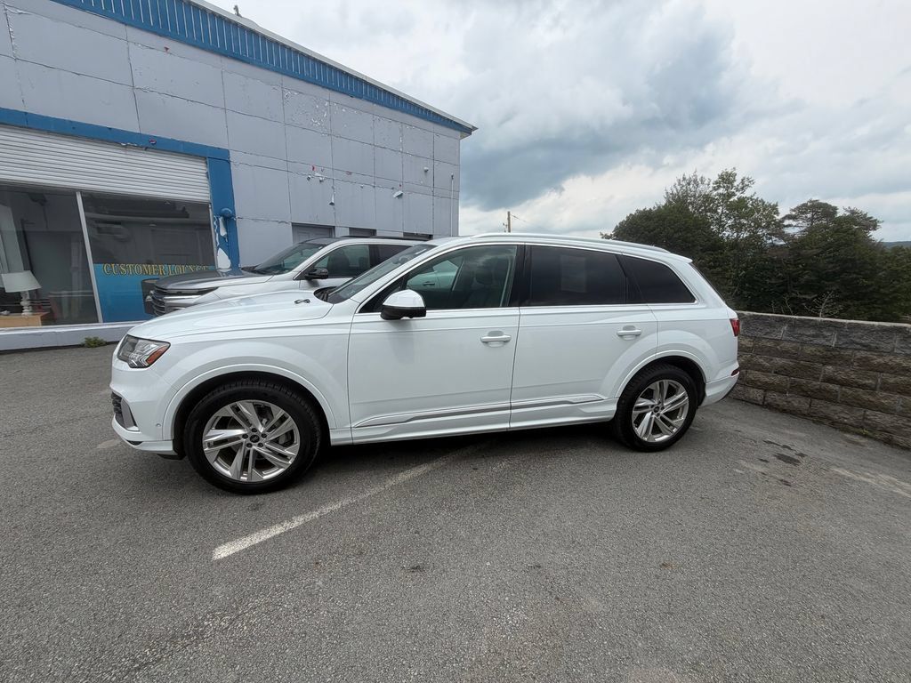 Used 2023 Audi Q7 3.0T Premium w/ Convenience Package AWD/4WD image 24