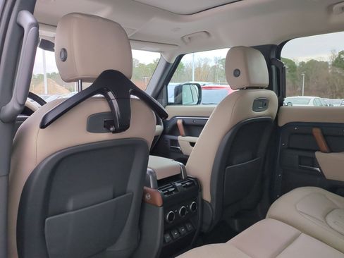 Used 2020 Land Rover Defender 110 S image 30