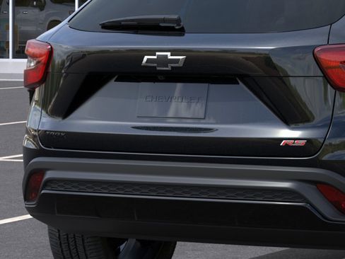 Used 2026 Chevrolet Trax RS w/ Sunroof Package FWD image 16