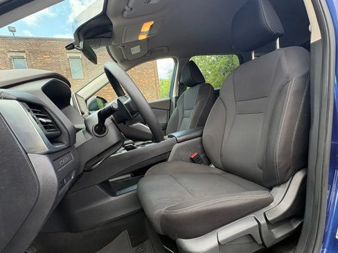 Used 2023 Nissan Rogue S AWD/4WD image 2