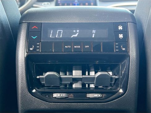 Used 2023 Jeep Grand Cherokee L Limited image 25