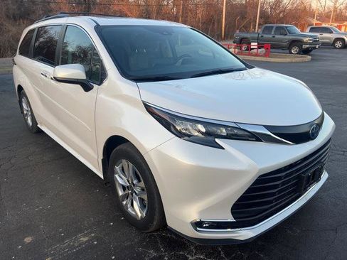 Certified 2024 Toyota Sienna XLE w/ XLE Plus Package image 6
