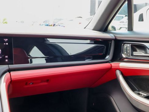 Certified 2025 Porsche Panamera 4 AWD/4WD image 28