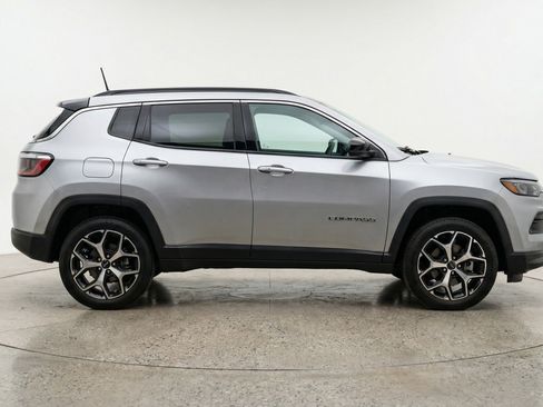 Used 2025 Jeep Compass Limited image 11
