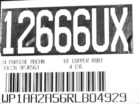 Certified 2024 Porsche Macan AWD/4WD image 29