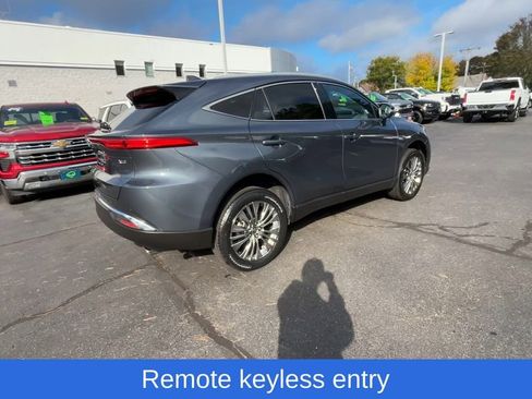 Used 2024 Toyota Venza XLE image 4