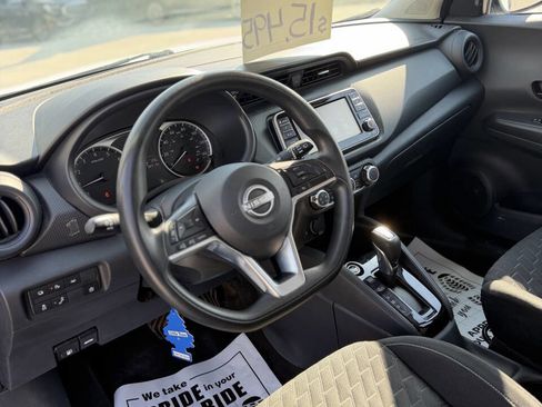 Used 2022 Nissan Kicks S image 6