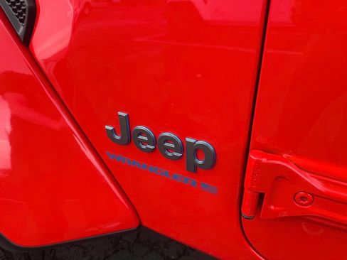 Used 2025 Jeep Wrangler Unlimited Sahara w/ Safety Group AWD/4WD image 13