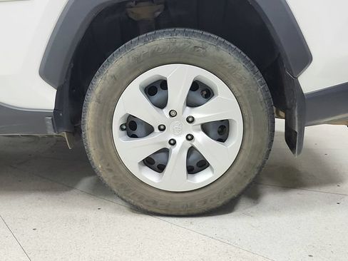 Used 2023 Toyota RAV4 LE AWD/4WD image 13