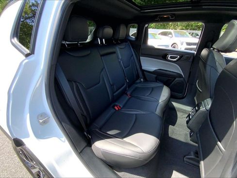 Used 2025 Jeep Compass Limited w/ Sun & Sound Group AWD/4WD image 29
