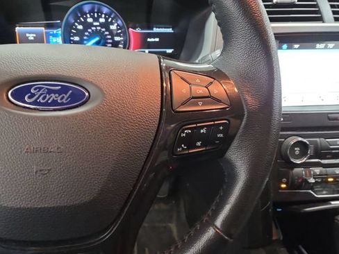 Used 2017 Ford Explorer XLT w/ Equipment Group 202A AWD/4WD image 12