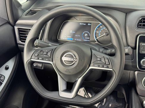 Used 2025 Nissan Leaf S image 18