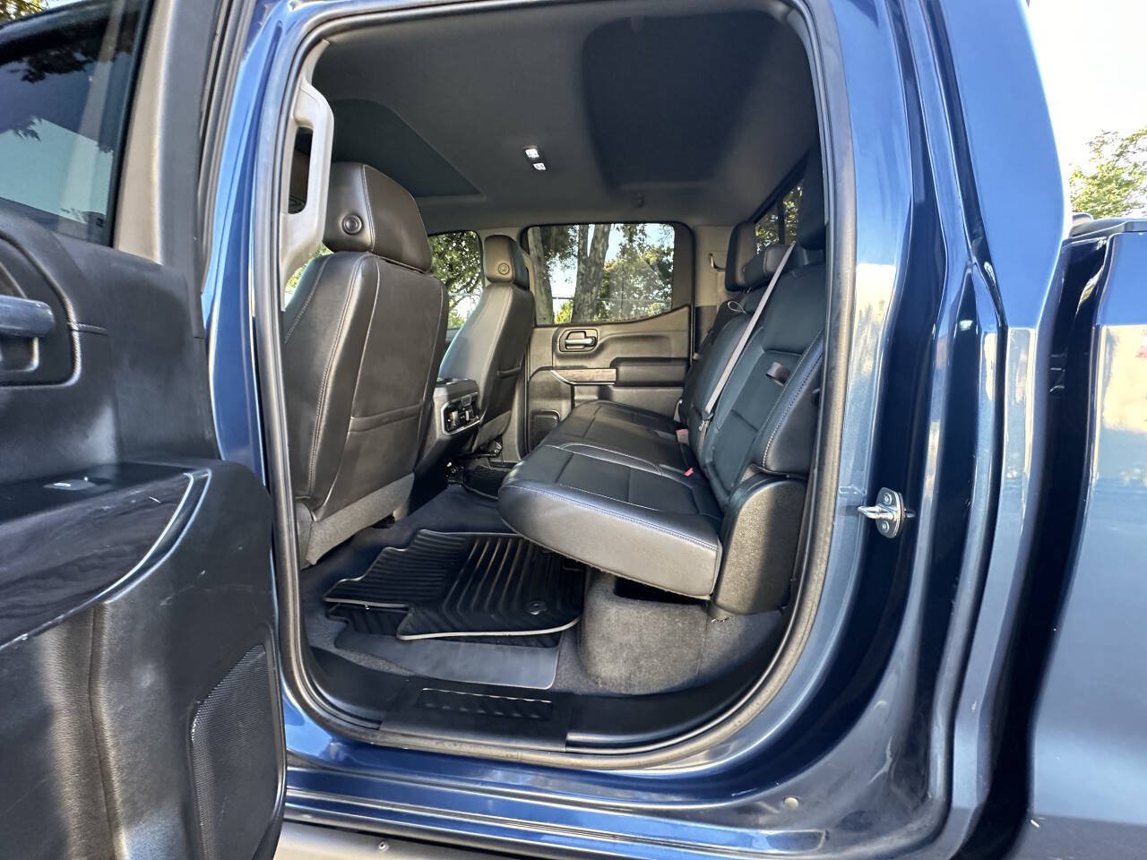 Used 2019 Chevrolet Silverado 1500 LTZ w/ LTZ Premium Package AWD/4WD image 15