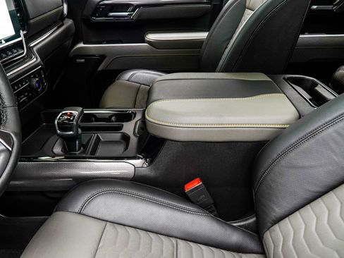 Used 2025 Chevrolet Silverado 1500 ZR2 w/ Technology Package image 16