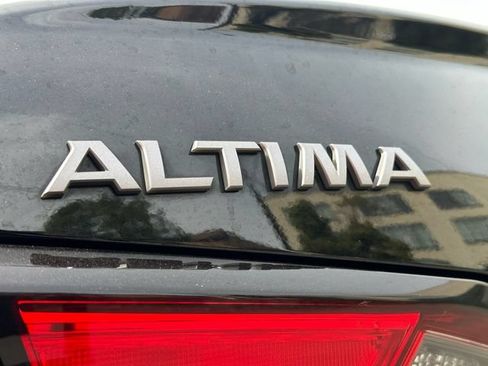 Used 2025 Nissan Altima 2.5 SV FWD image 11