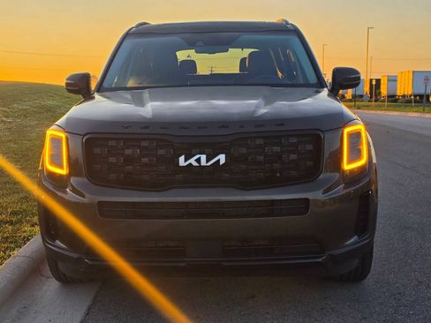 Used 2022 Kia Telluride EX w/ EX Premium Package AWD/4WD image 2