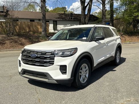 New 2026 Ford Explorer Active RWD image 3