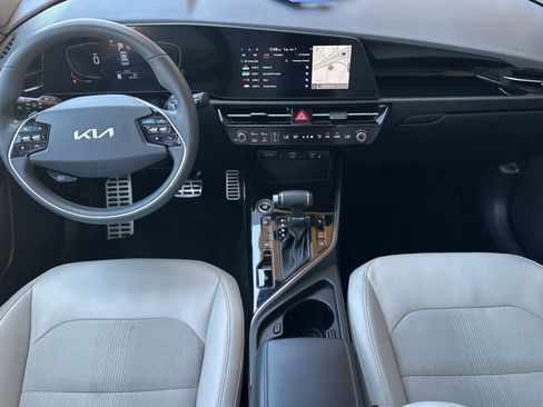 Used 2023 Kia Niro EX Touring FWD image 12