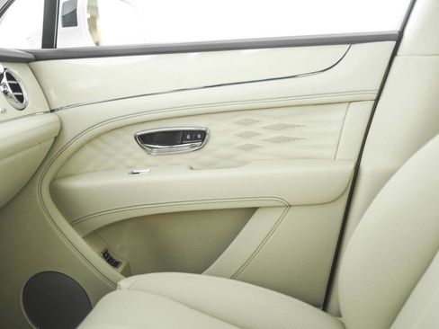 Used 2025 Bentley Bentayga Extended Wheelbase image 49