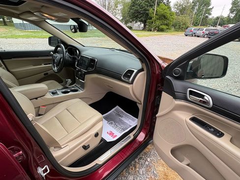 Used 2019 Jeep Grand Cherokee Limited w/ Luxury Group II AWD/4WD image 10