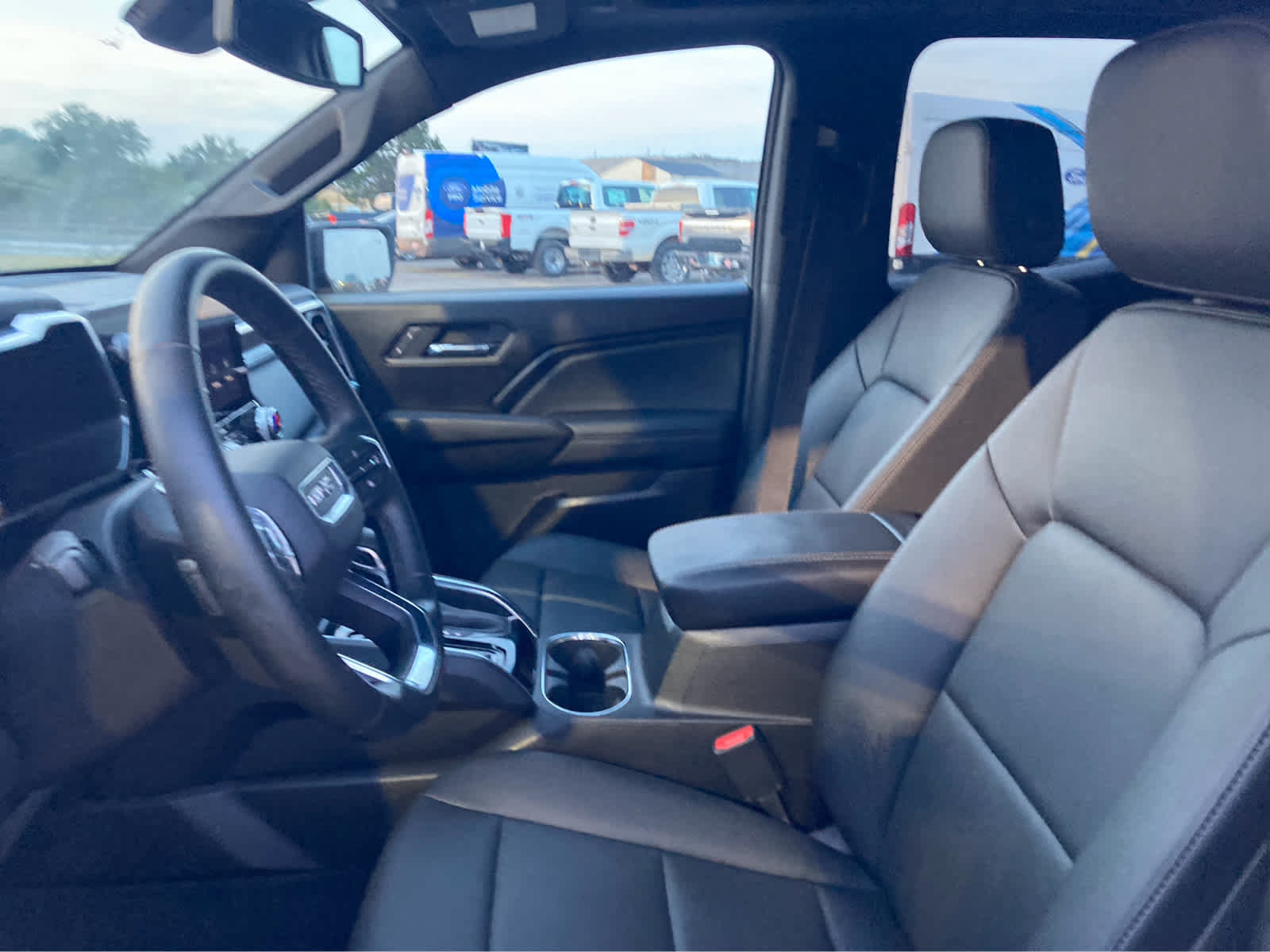 Used 2024 GMC Canyon Elevation w/ Elevation Premium Package AWD/4WD image 4
