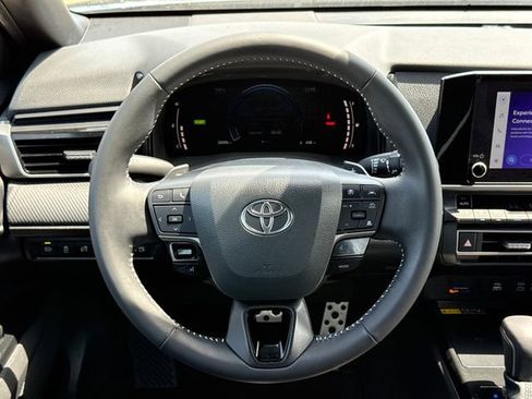 Used 2025 Toyota Camry SE FWD image 14
