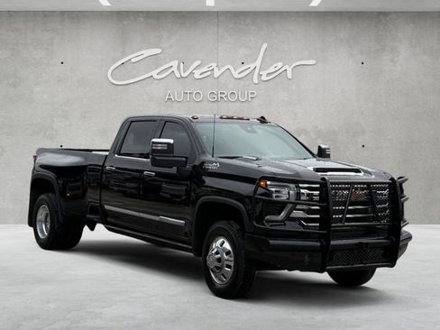 Used 2025 Chevrolet Silverado 3500 High Country w/ High Country Premium Package AWD/4WD image 2