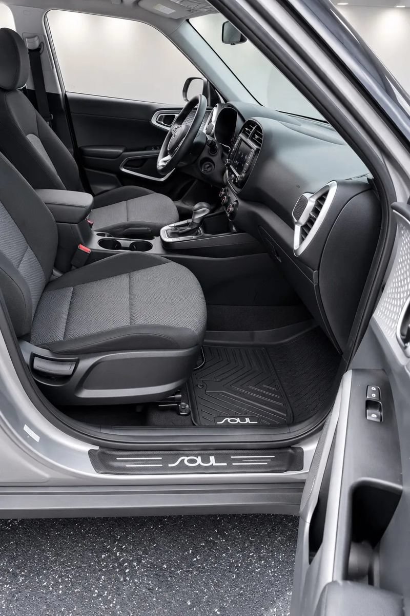 Used 2022 Kia Soul LX w/ Technology Package FWD image 8