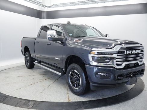 Used 2025 RAM 3500 Laramie AWD/4WD image 9
