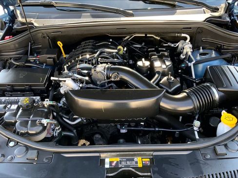 Used 2025 Dodge Durango GT AWD/4WD image 32