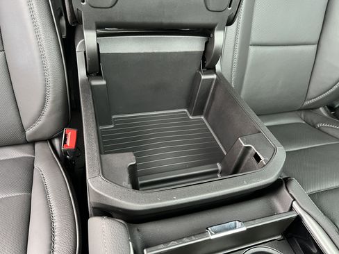 Used 2024 GMC Yukon Denali image 29