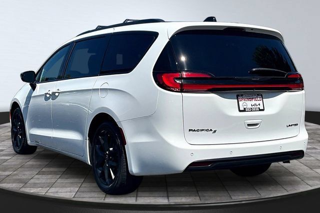 Used 2025 Chrysler Pacifica Limited FWD image 4