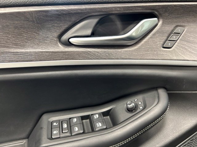 Used 2023 Jeep Grand Cherokee Limited AWD/4WD image 22
