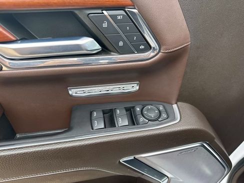 Used 2023 GMC Sierra 1500 Denali w/ Technology Package AWD/4WD image 12