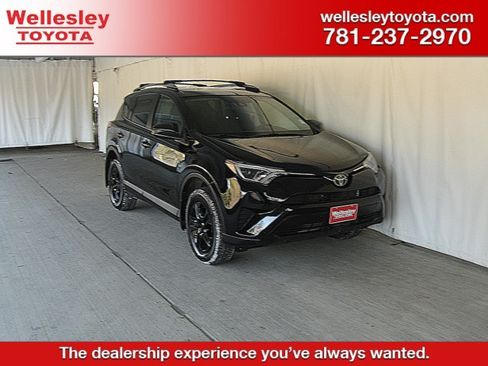 Used 2017 Toyota RAV4 LE image 1