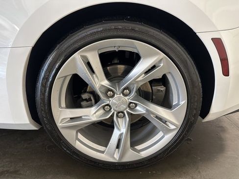 Used 2023 Chevrolet Camaro LT w/ Technology Package image 32