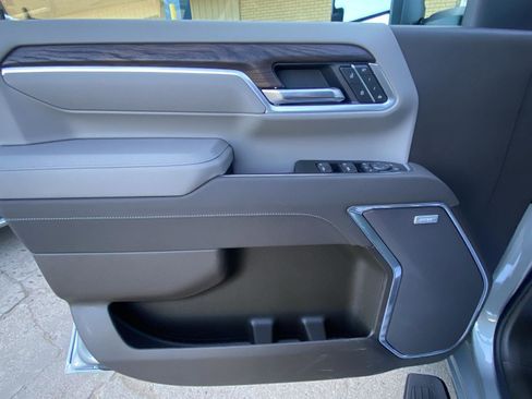 New 2026 GMC Sierra 2500 SLT image 9