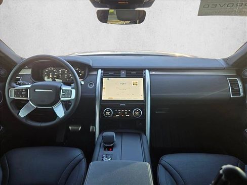 Used 2025 Land Rover Discovery Dynamic SE AWD/4WD image 19