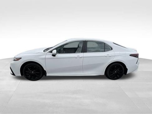 Used 2024 Toyota Camry SE FWD image 12