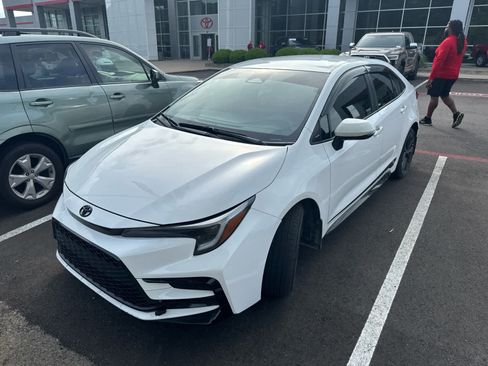 Used 2023 Toyota Corolla SE FWD image 2