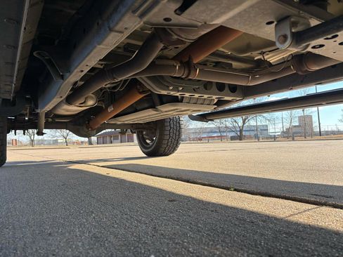 Used 2005 Nissan Titan LE w/ (U01) Nissan Navigation Pkg image 24