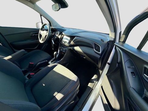 Used 2017 Chevrolet Trax LS image 25
