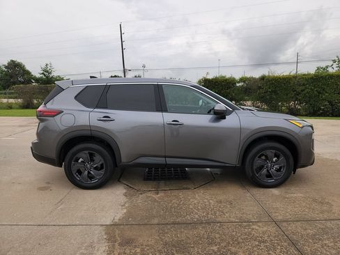 Used 2026 Nissan Rogue SV FWD image 4