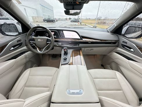 Used 2021 Cadillac Escalade ESV Premium Luxury Platinum w/ LPO, Radiant Package image 21